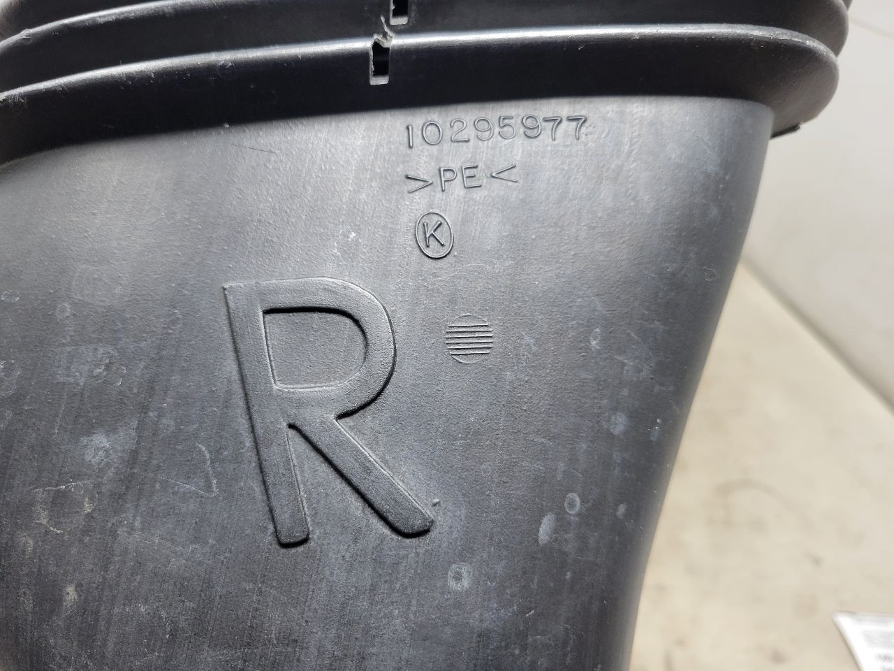 1998 CORVETTE RH FRONT COOLING BRAKE DUCT 27660 - image 8