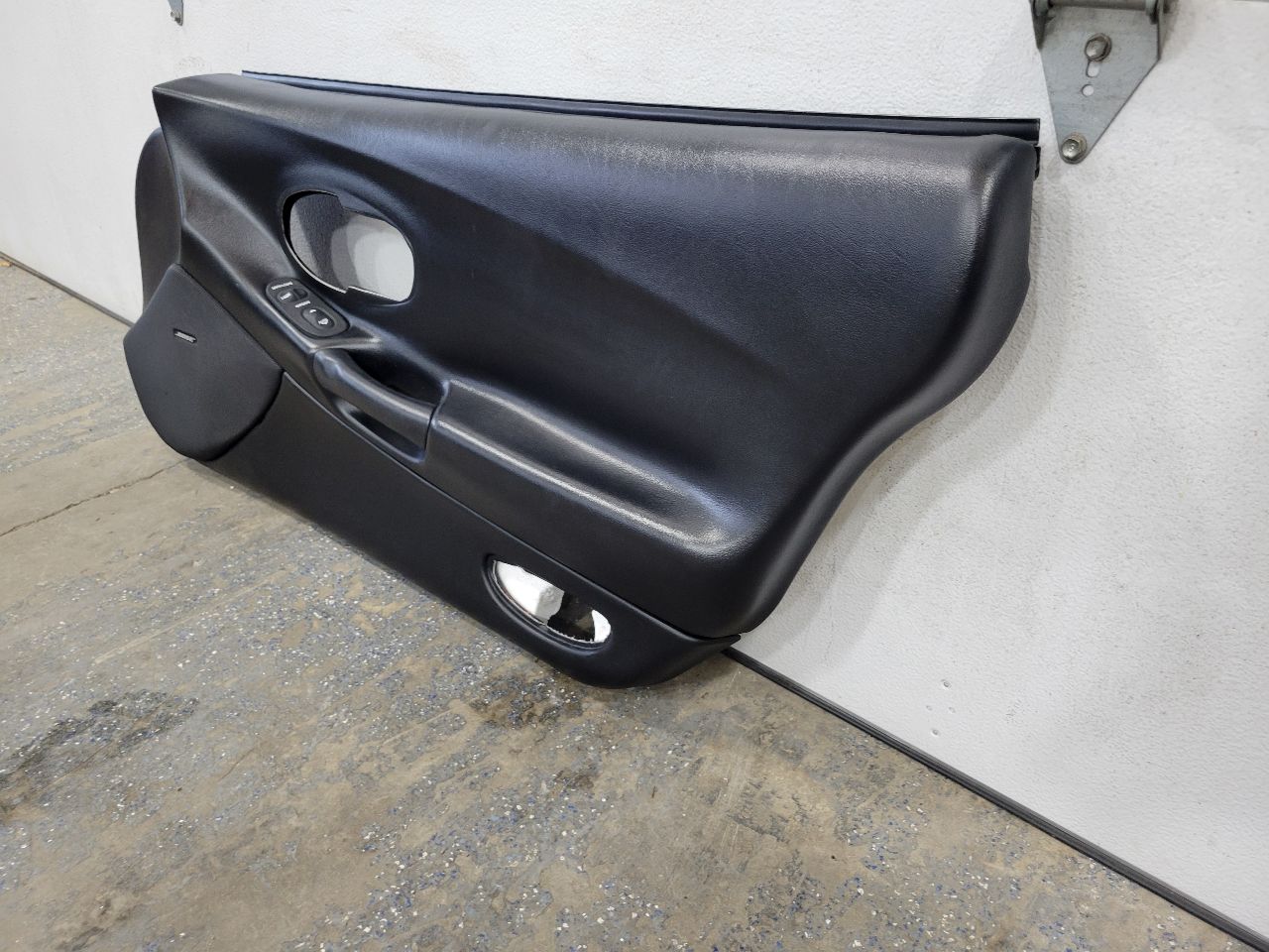 1998 CORVETTE RH TRIM PANEL BLACK BOSE 27668 - image 4