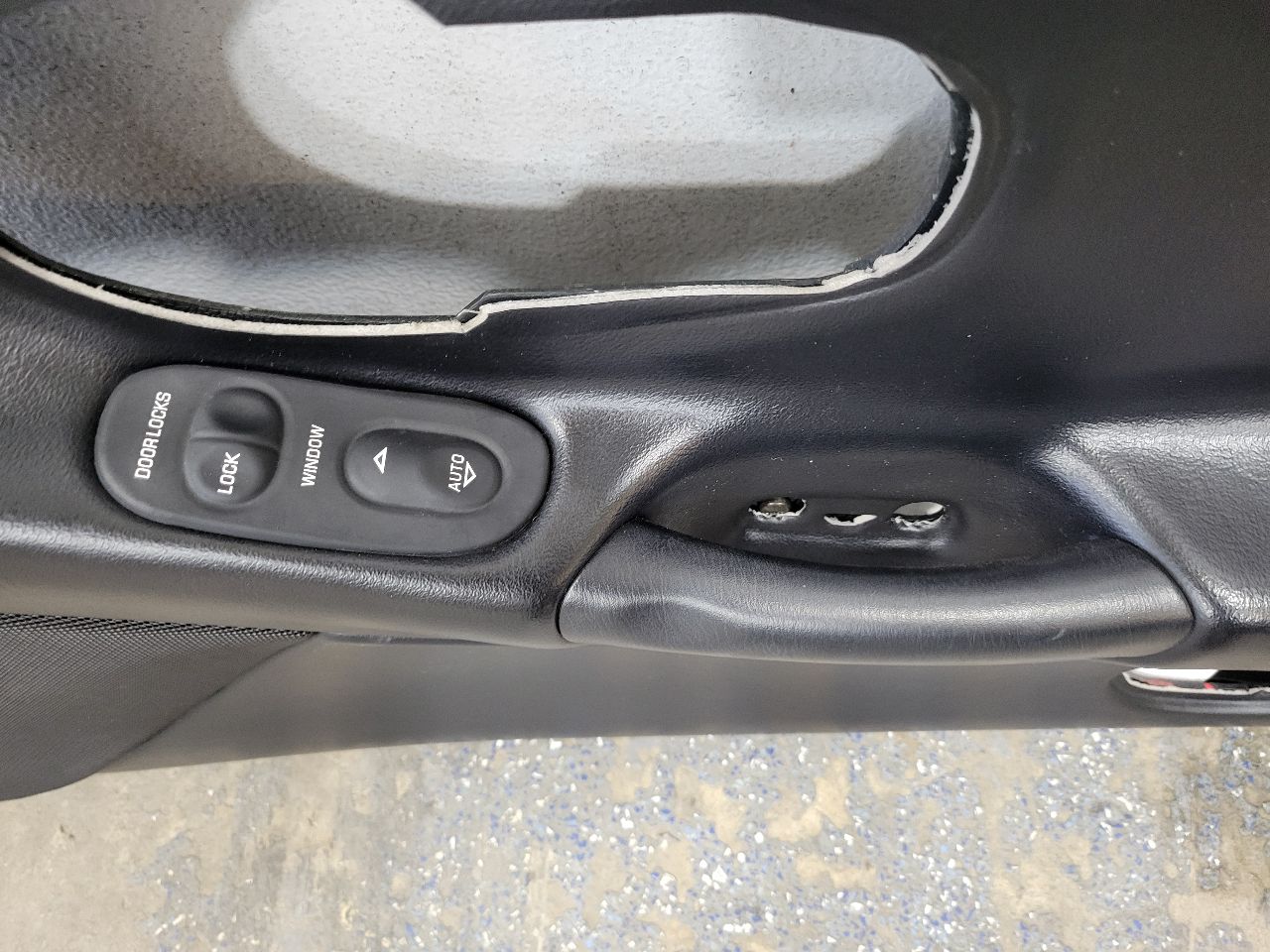 1998 CORVETTE RH TRIM PANEL BLACK BOSE 27668 - image 5