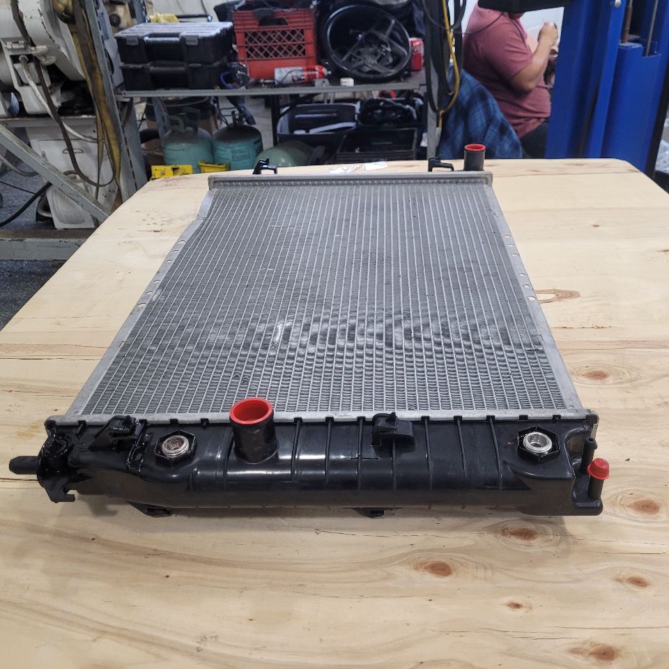 1998 CORVETTE AUTOMATIC OEM RADIATOR 27685 - image 2
