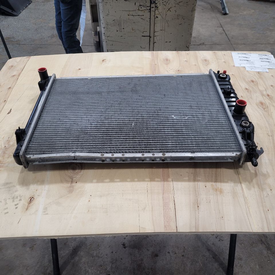 1998 CORVETTE AUTOMATIC OEM RADIATOR 27685 - image 3