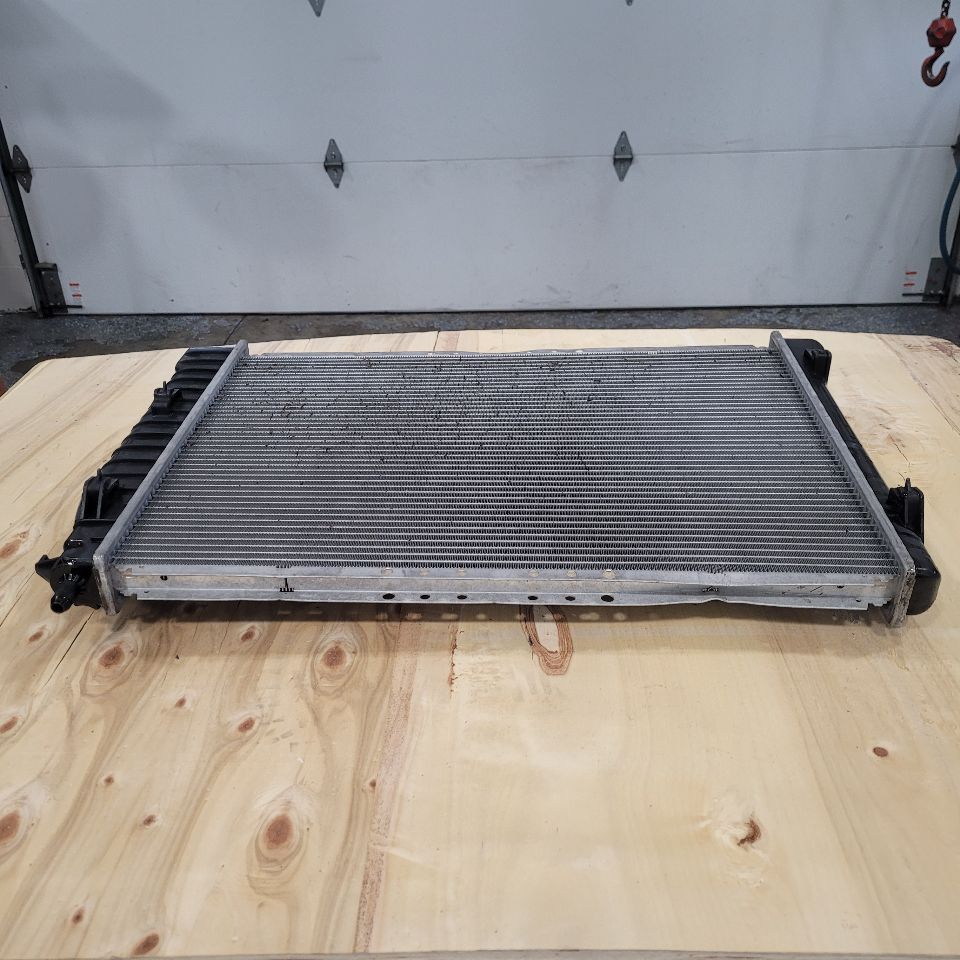 1998 CORVETTE AUTOMATIC OEM RADIATOR 27685 - image 5