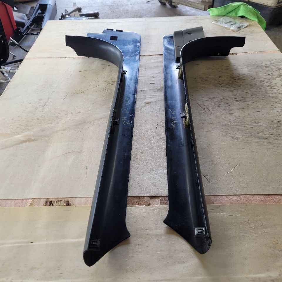 1998 CORVETTE INTERIOR DOOR SILL TRIM PAIR LH RH 27697 - image 7