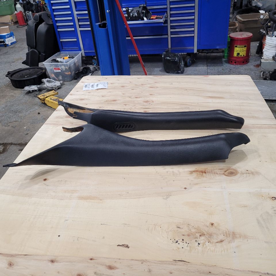 1998 CORVETTE INTERIOR A PILLAR TRIM PAIR LH RH 27707 - image 4