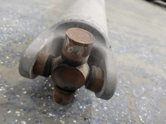 2015 ESCALADE 2WD REAR DRIVESHAFT 23469165 83K 27724 - image 2