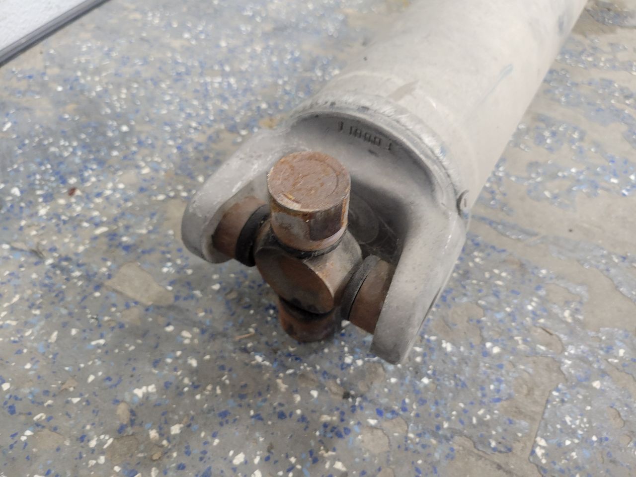 2015 ESCALADE 2WD REAR DRIVESHAFT 23469165 83K 27724 - image 3