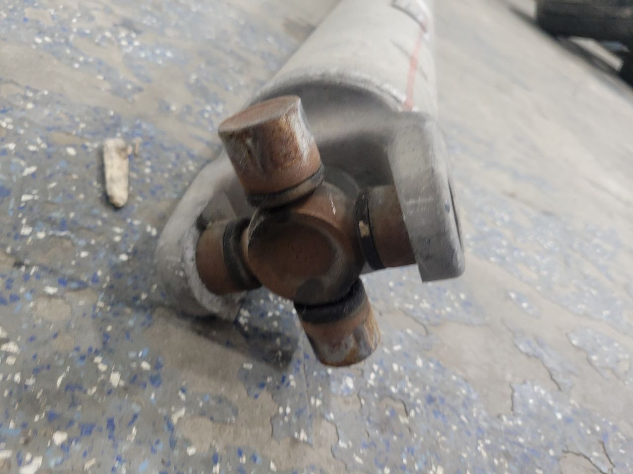 2015 ESCALADE 2WD REAR DRIVESHAFT 23469165 83K 27724 - image 9