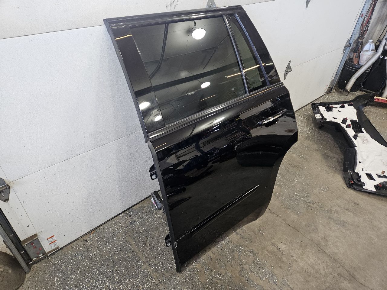 2017 ESCALADE LH REAR DOOR BLACK SMALL DING 5PO 27737 - image 3