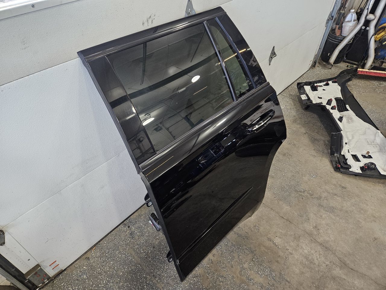 2017 ESCALADE LH REAR DOOR BLACK SMALL DING 5PO 27737 - image 8