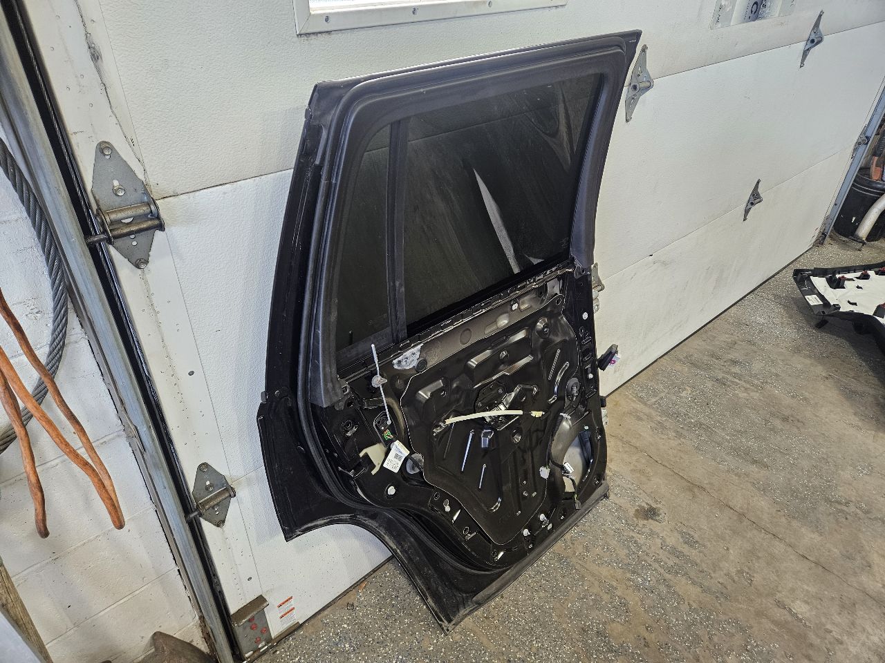 2017 ESCALADE LH REAR DOOR BLACK SMALL DING 5PO 27737 - image 11