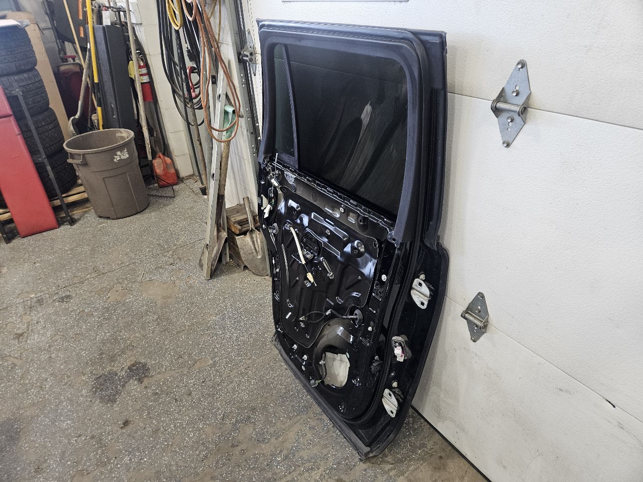 2017 ESCALADE LH REAR DOOR BLACK SMALL DING 5PO 27737 - image 12