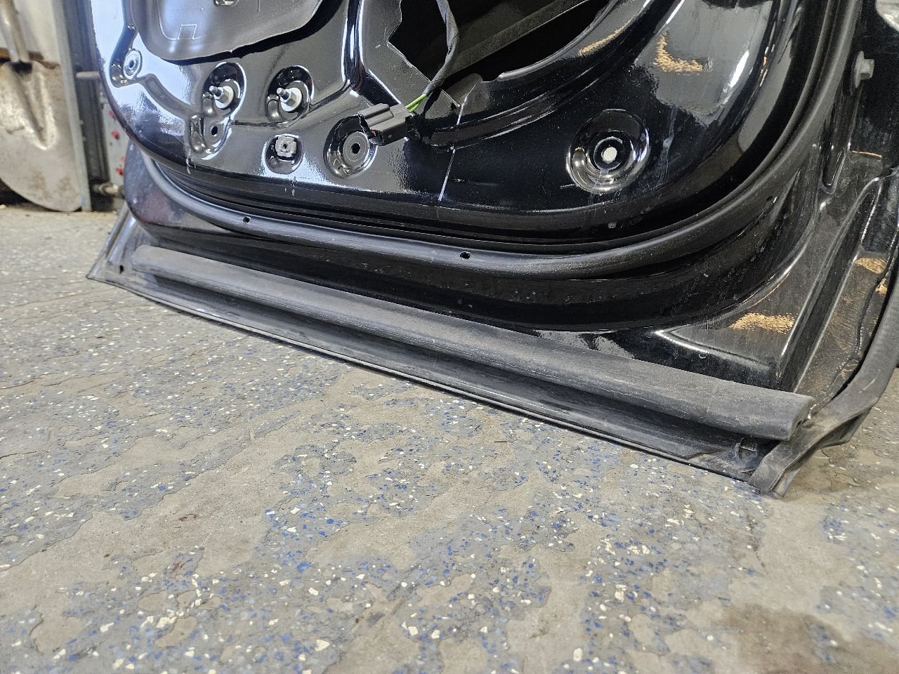 2017 ESCALADE LH REAR DOOR BLACK SMALL DING 5PO 27737 - image 13