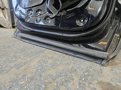 2017 ESCALADE LH REAR DOOR BLACK SMALL DING 5PO 27737 - image 13