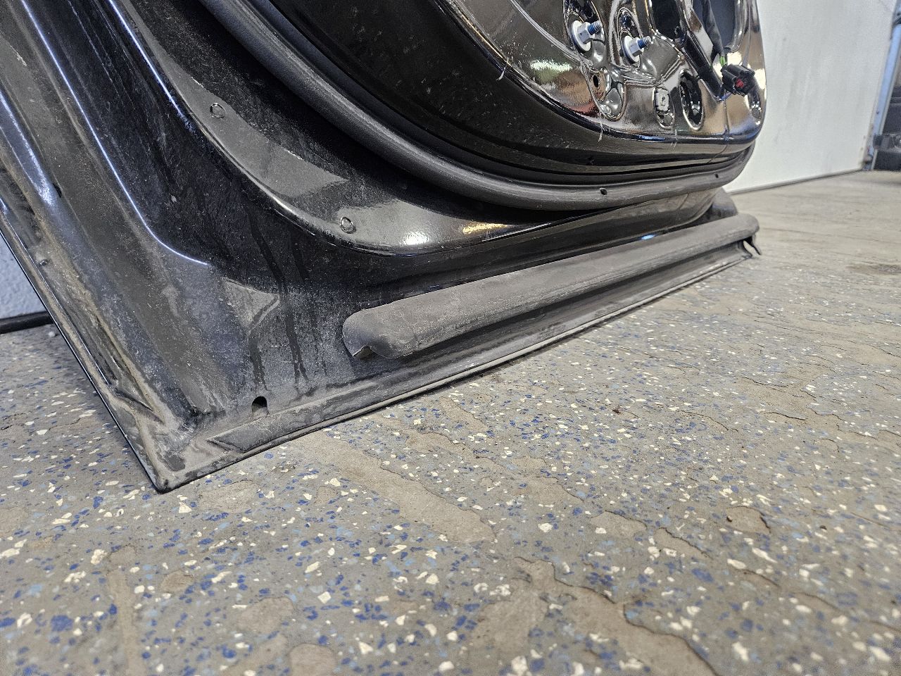 2017 ESCALADE LH REAR DOOR BLACK SMALL DING 5PO 27737 - image 14