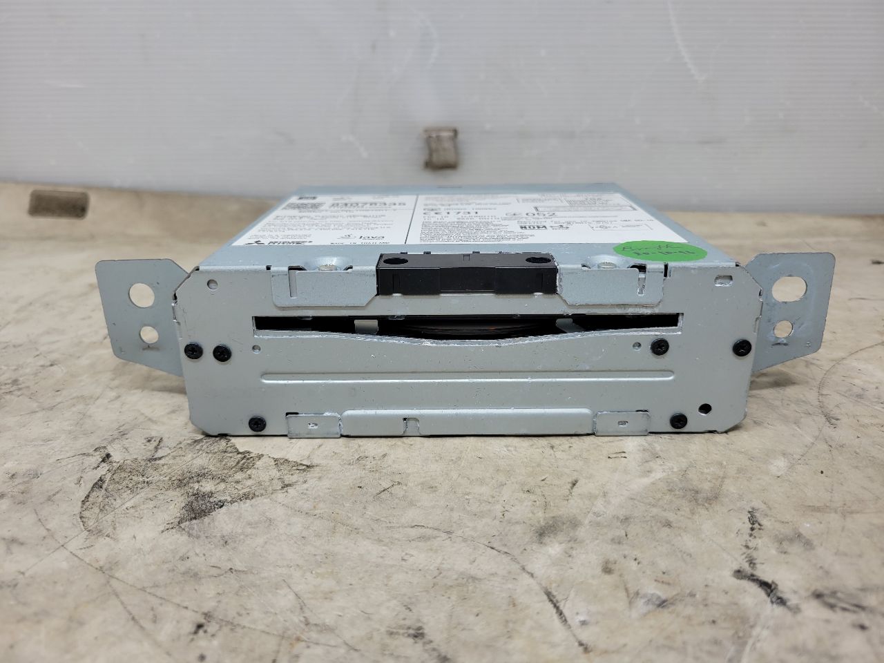 2017 ESCALADE DASH MOUNTED DVD PLAYER 84076335 27751 - image 1