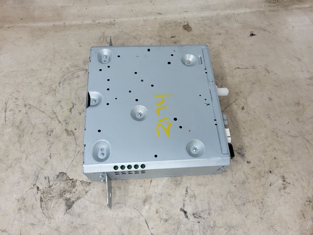 2017 ESCALADE DASH MOUNTED DVD PLAYER 84076335 27751 - image 6
