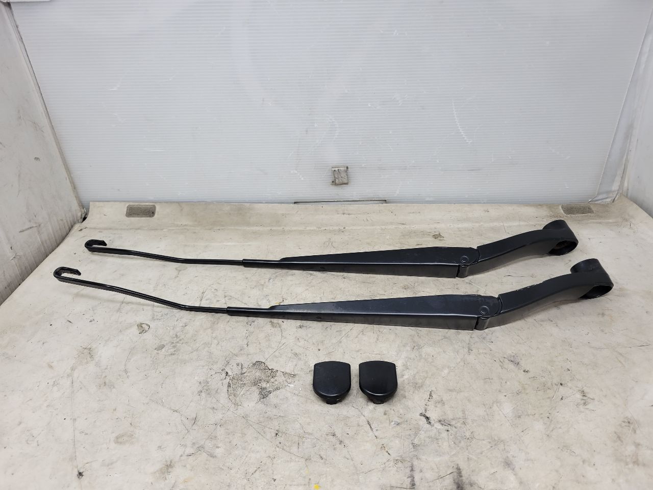 2017 ESCALADE FRONT WINDSHIELD WIPER ARMS PAIR 27760 - image 1