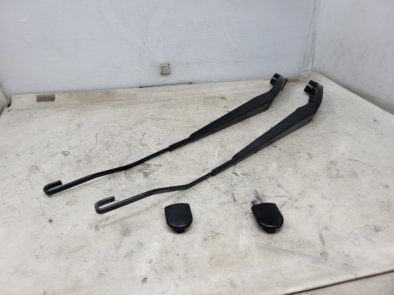 2017 ESCALADE FRONT WINDSHIELD WIPER ARMS PAIR 27760 - image 6