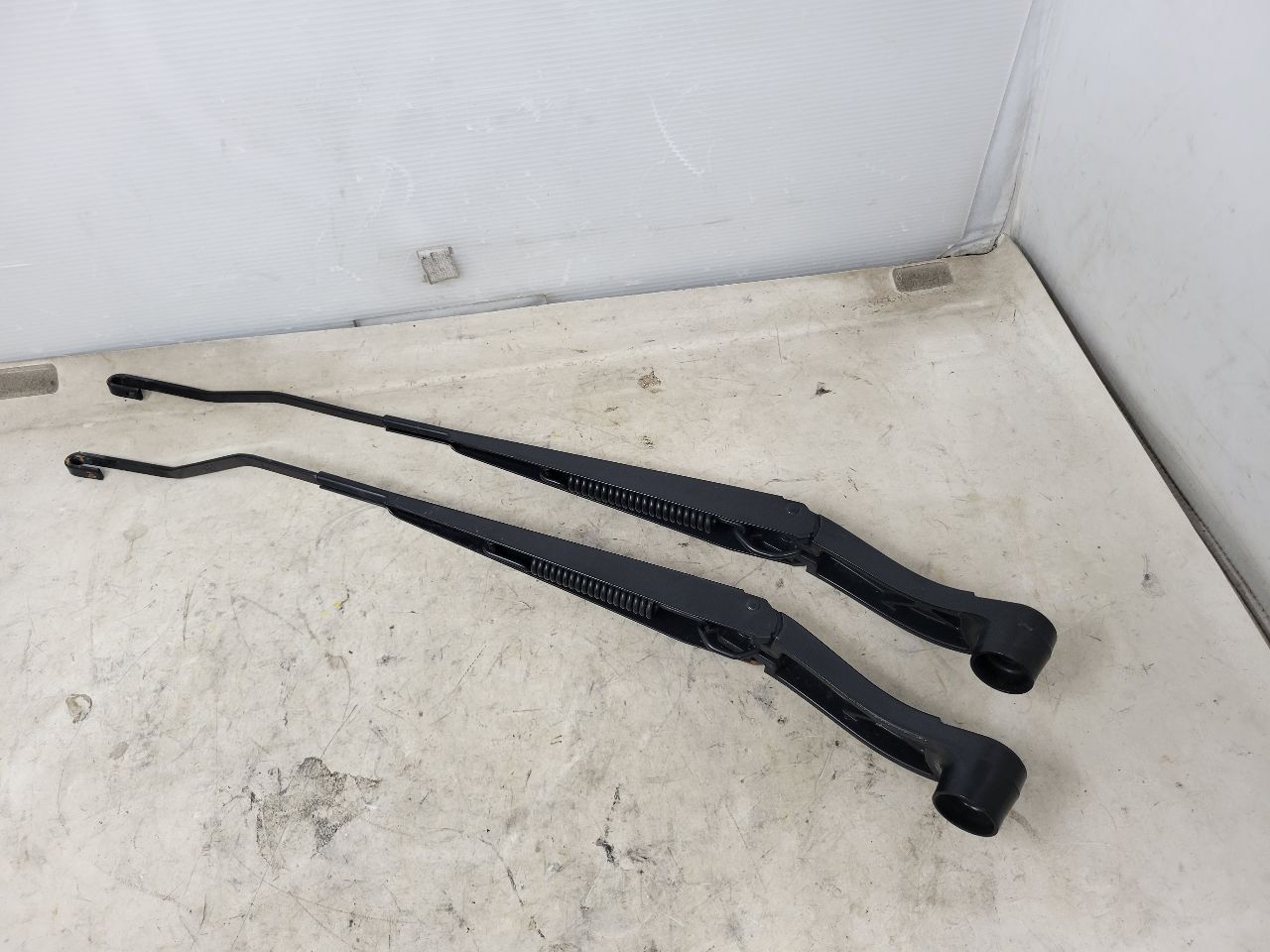 2017 ESCALADE FRONT WINDSHIELD WIPER ARMS PAIR 27760 - image 8