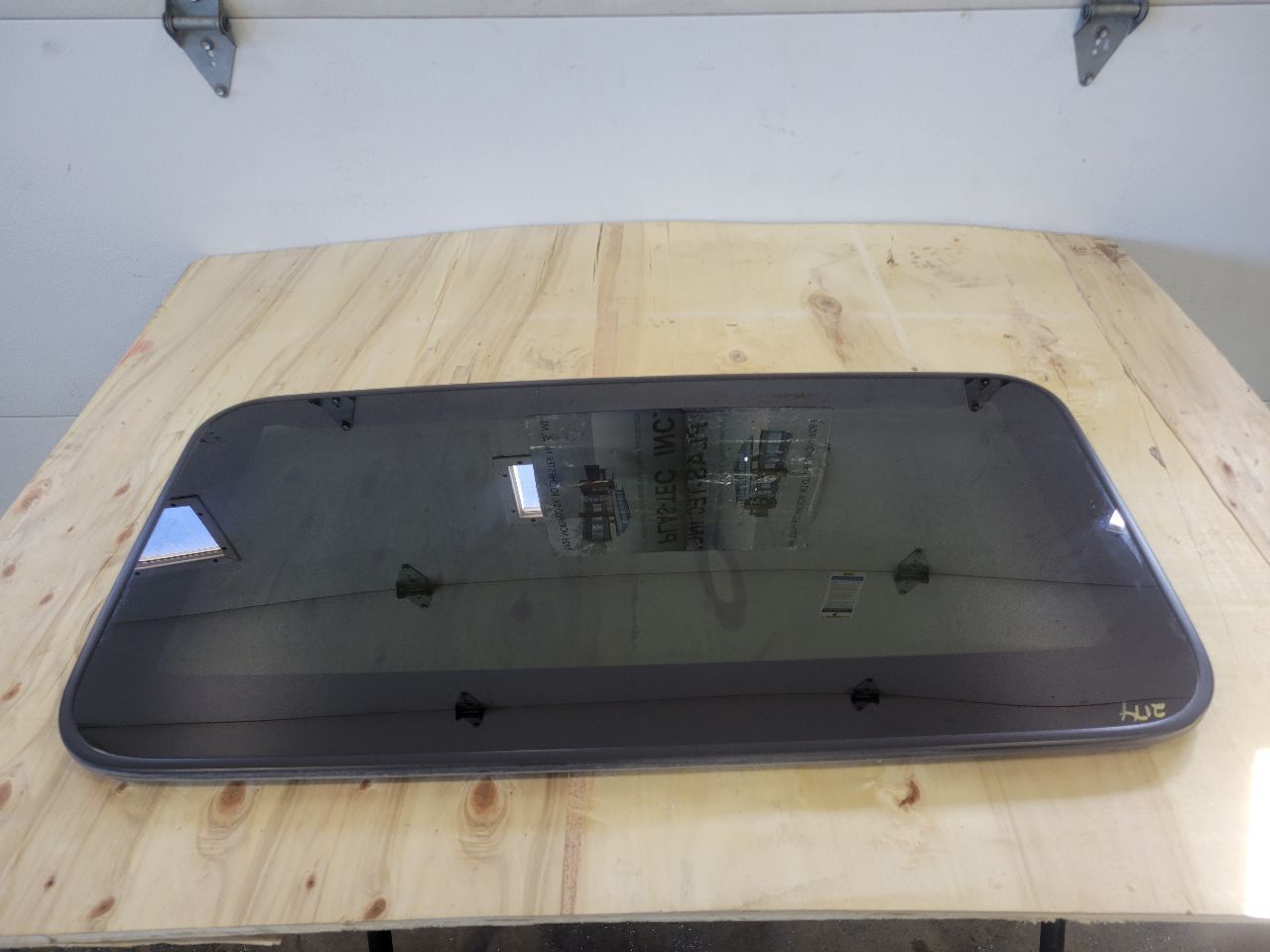 2017 ESCALADE OEM SUN ROOF GLASS ONLY 27764 - image 1
