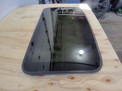 2017 ESCALADE OEM SUN ROOF GLASS ONLY 27764 - image 2