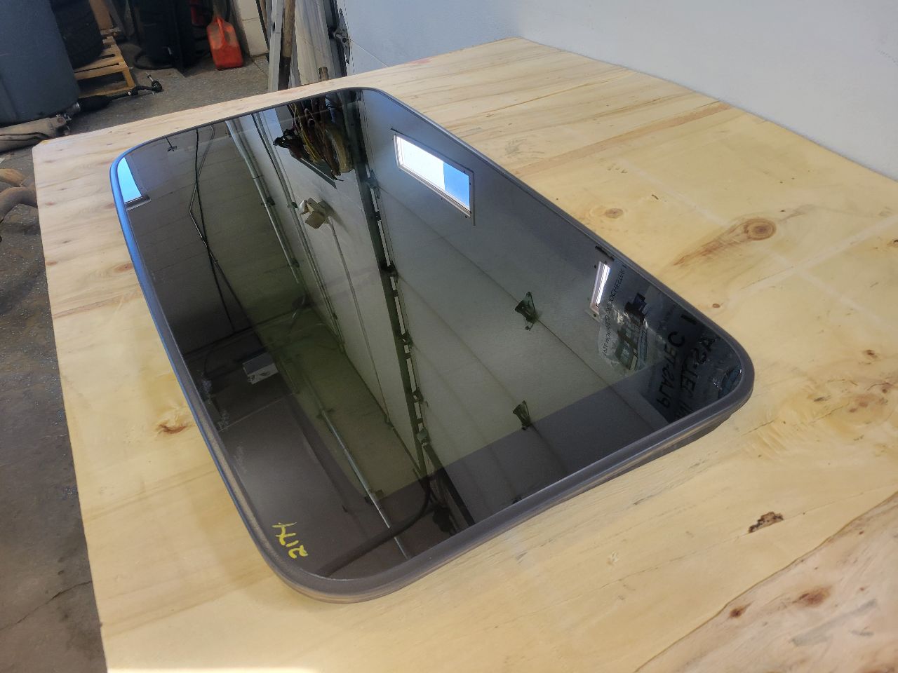 2017 ESCALADE OEM SUN ROOF GLASS ONLY 27764 - image 3