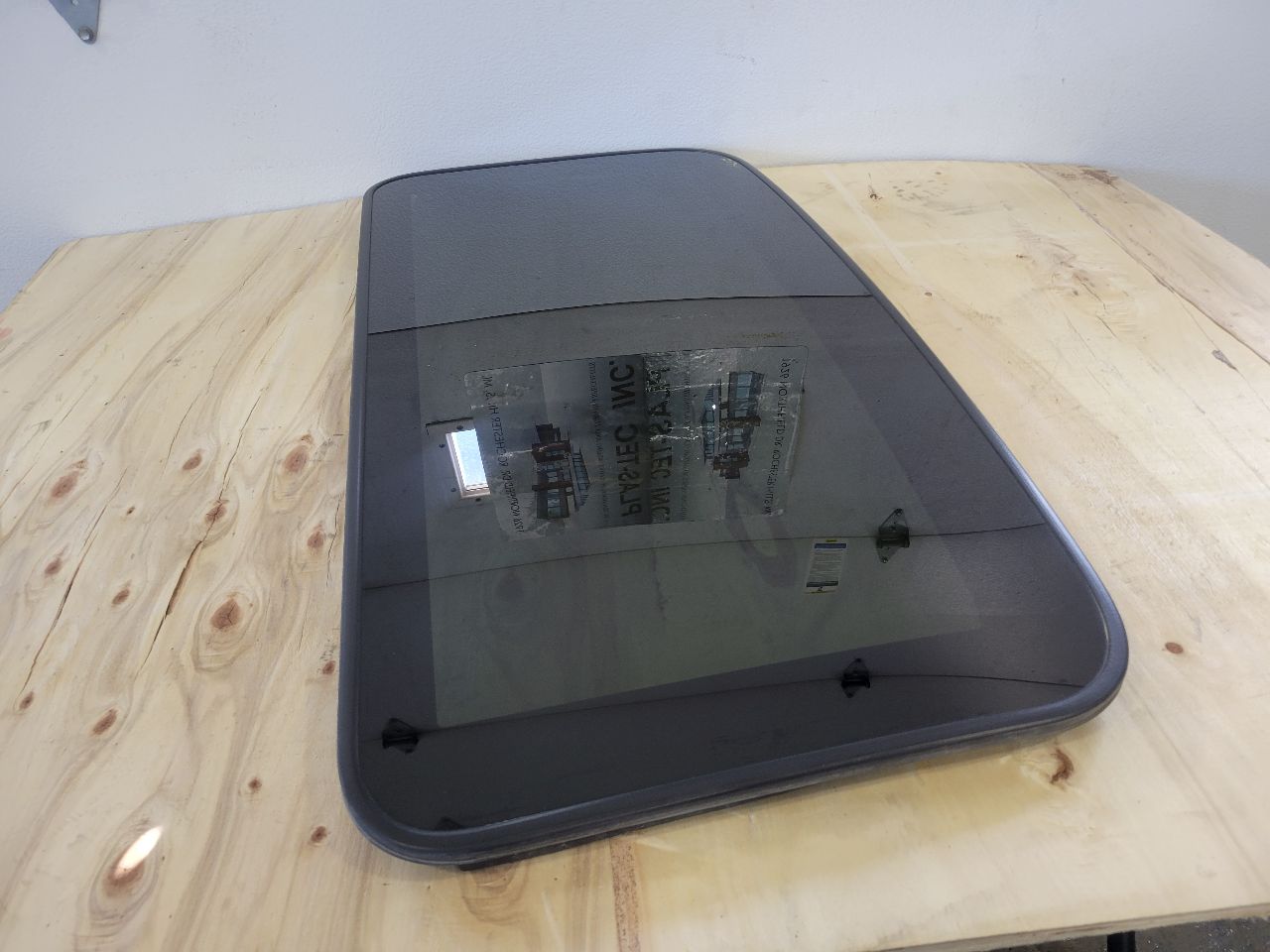 2017 ESCALADE OEM SUN ROOF GLASS ONLY 27764 - image 4