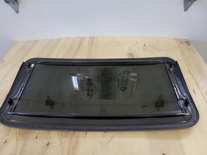 2017 ESCALADE OEM SUN ROOF GLASS ONLY 27764 - image 5