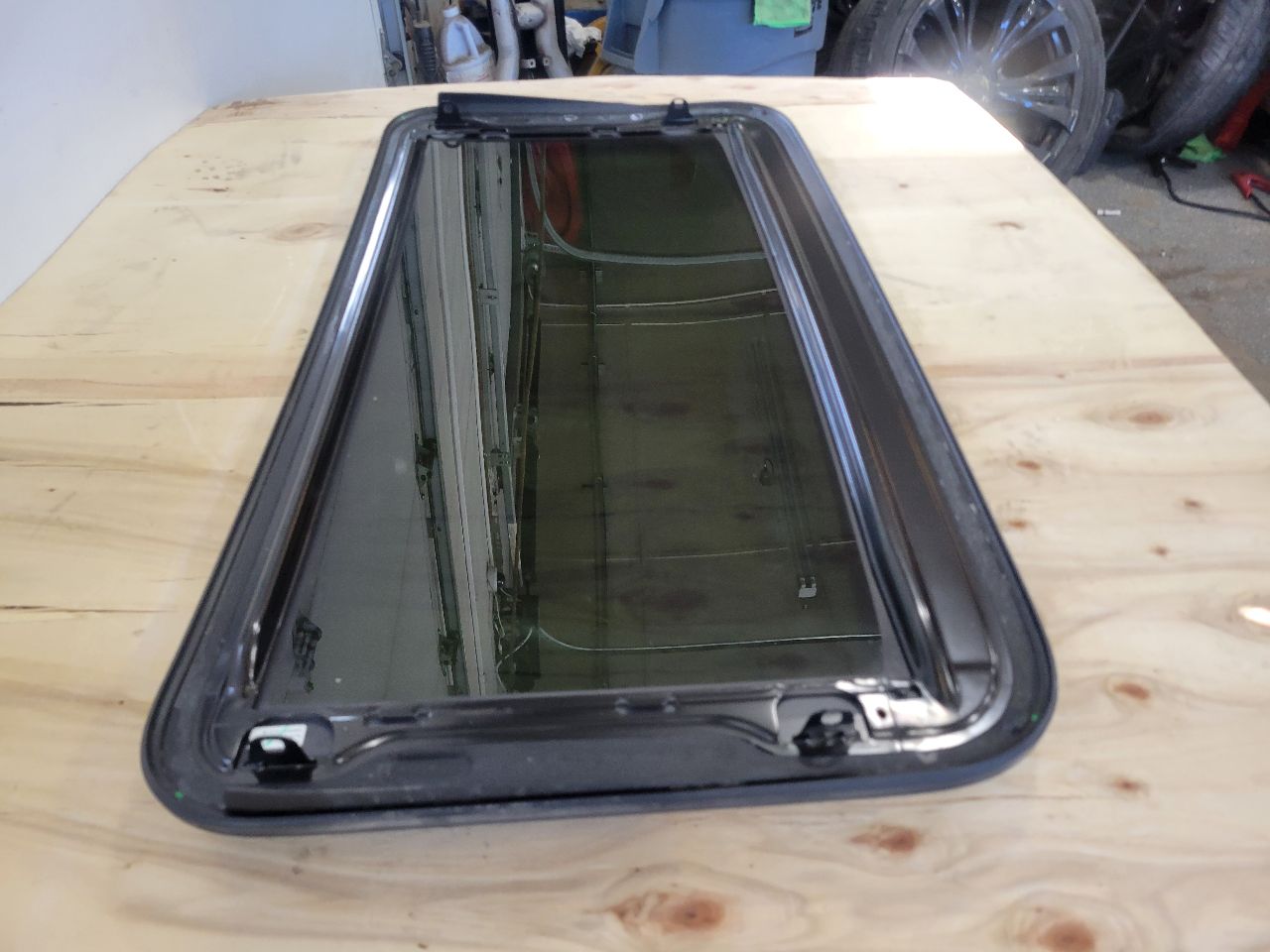 2017 ESCALADE OEM SUN ROOF GLASS ONLY 27764 - image 6