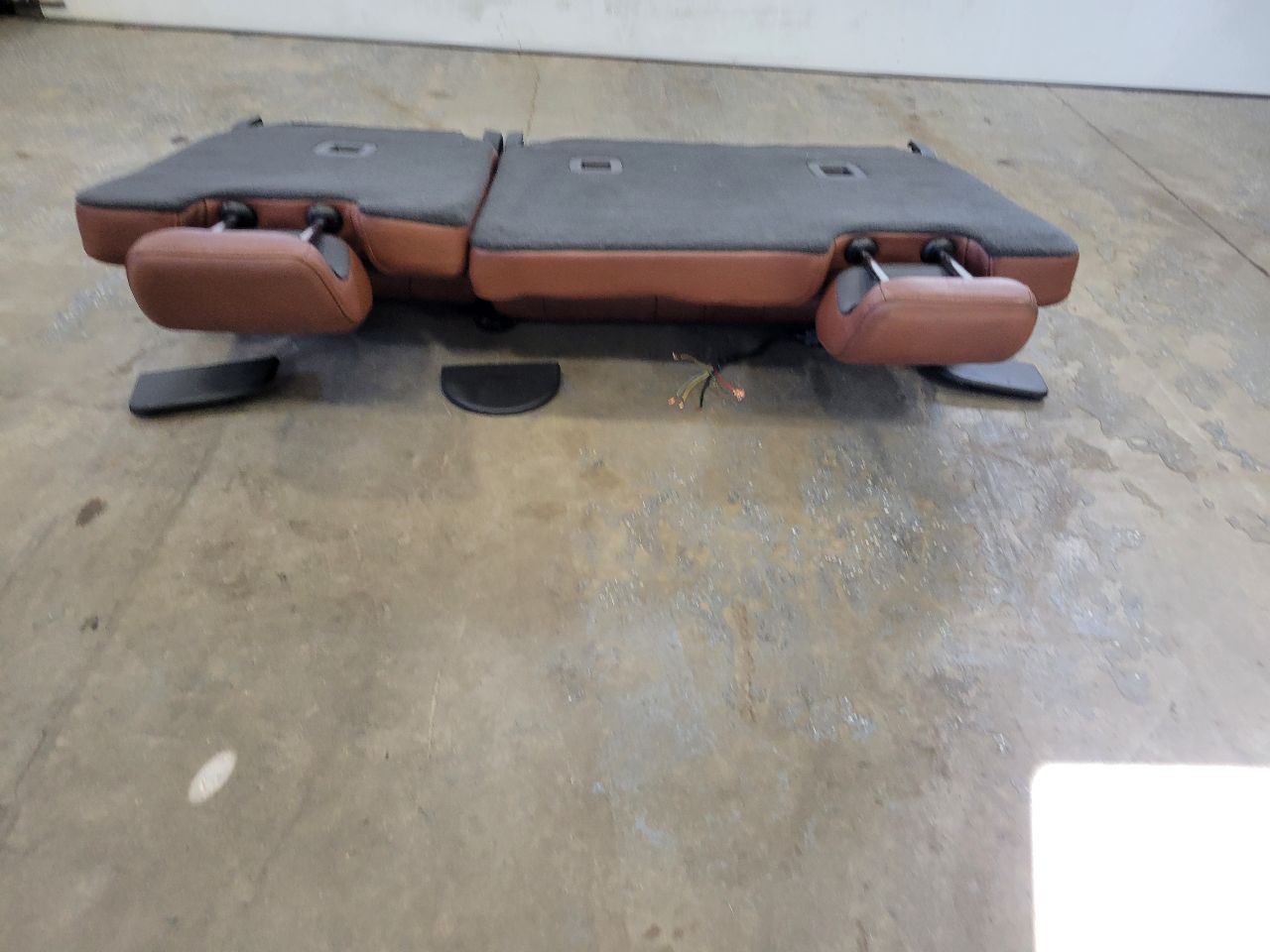 2017 ESCALADE THIRD ROW SEAT POWER FOLD BROWN 27765 - image 7