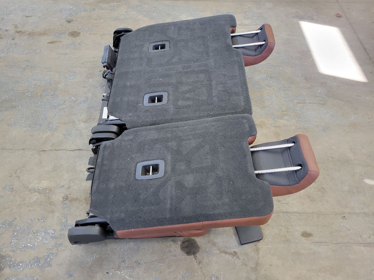 2017 ESCALADE THIRD ROW SEAT POWER FOLD BROWN 27765 - image 8