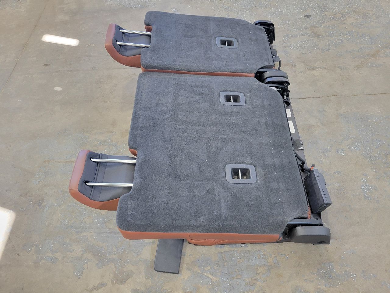 2017 ESCALADE THIRD ROW SEAT POWER FOLD BROWN 27765 - image 10