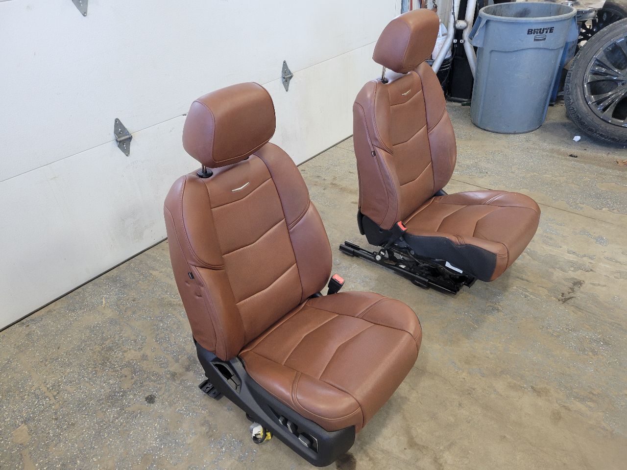 2017 ESCALADE FRONT VEHCCIO BROWN SEATS PAIR 27766 - image 3