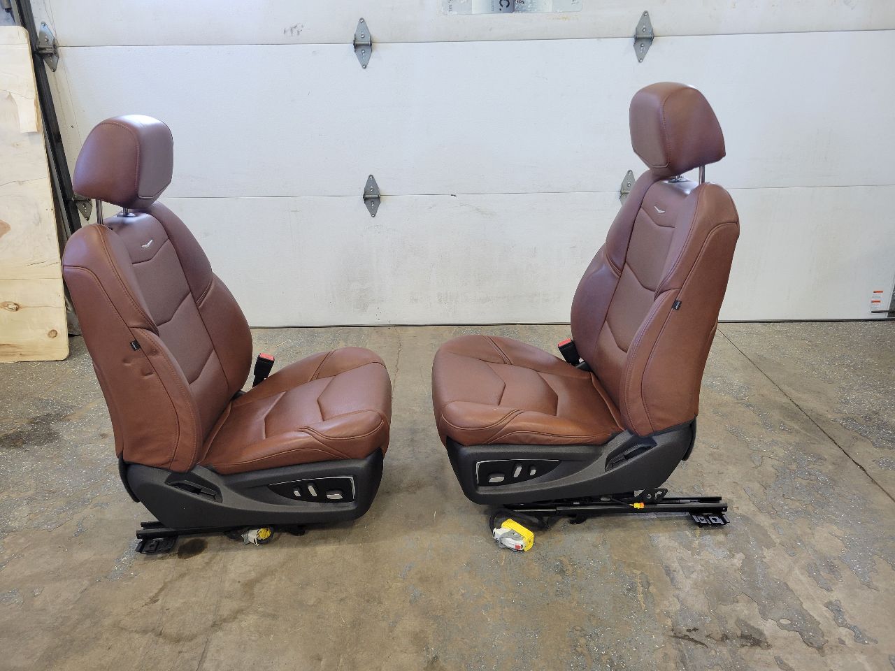 2017 ESCALADE FRONT VEHCCIO BROWN SEATS PAIR 27766 - image 4