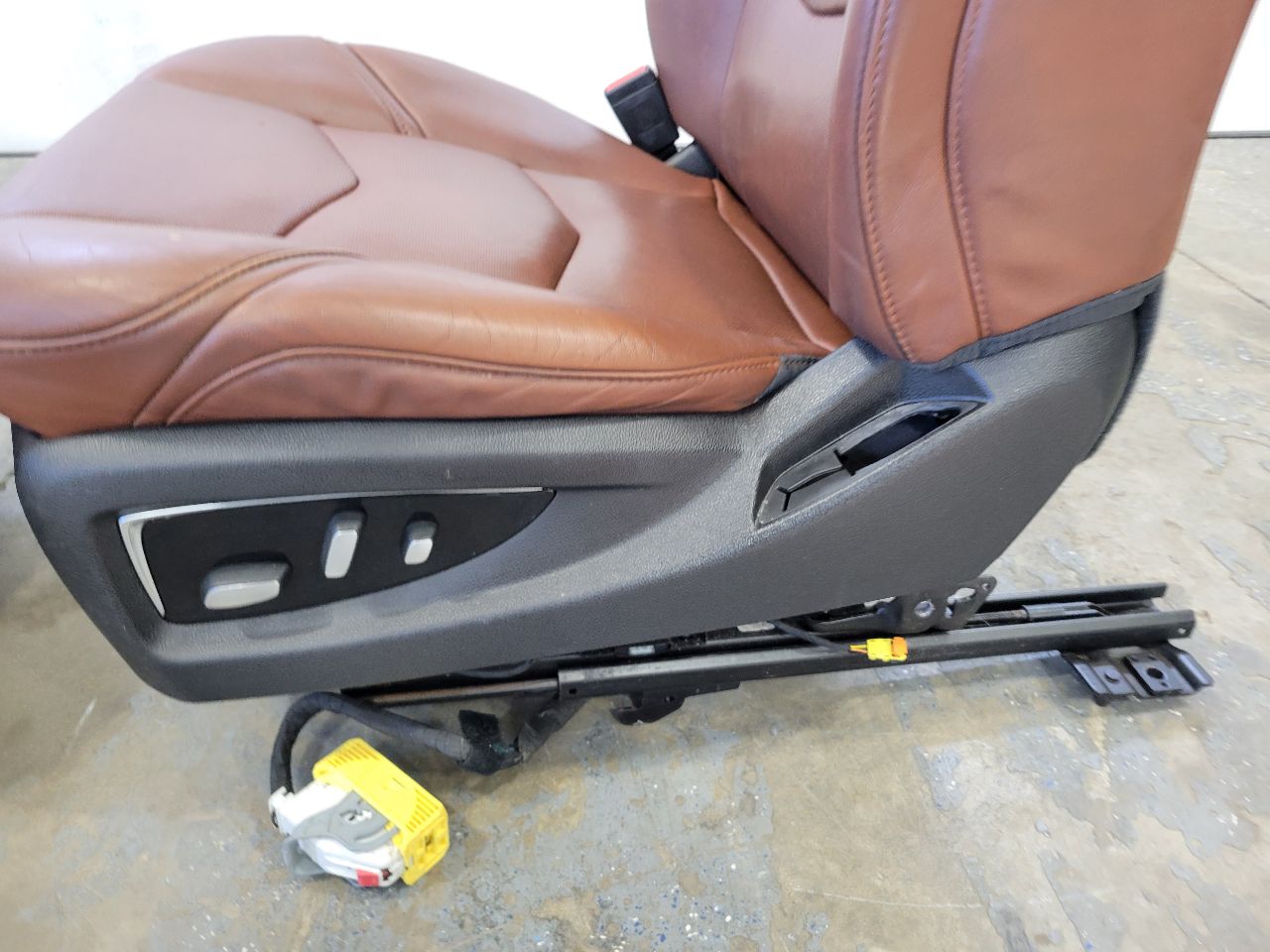 2017 ESCALADE FRONT VEHCCIO BROWN SEATS PAIR 27766 - image 7