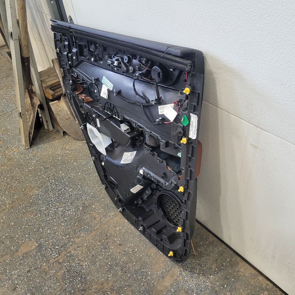 2017 ESCALADE RH PASSENGER REAR DOOR TRIM PANEL 27779 - image 7