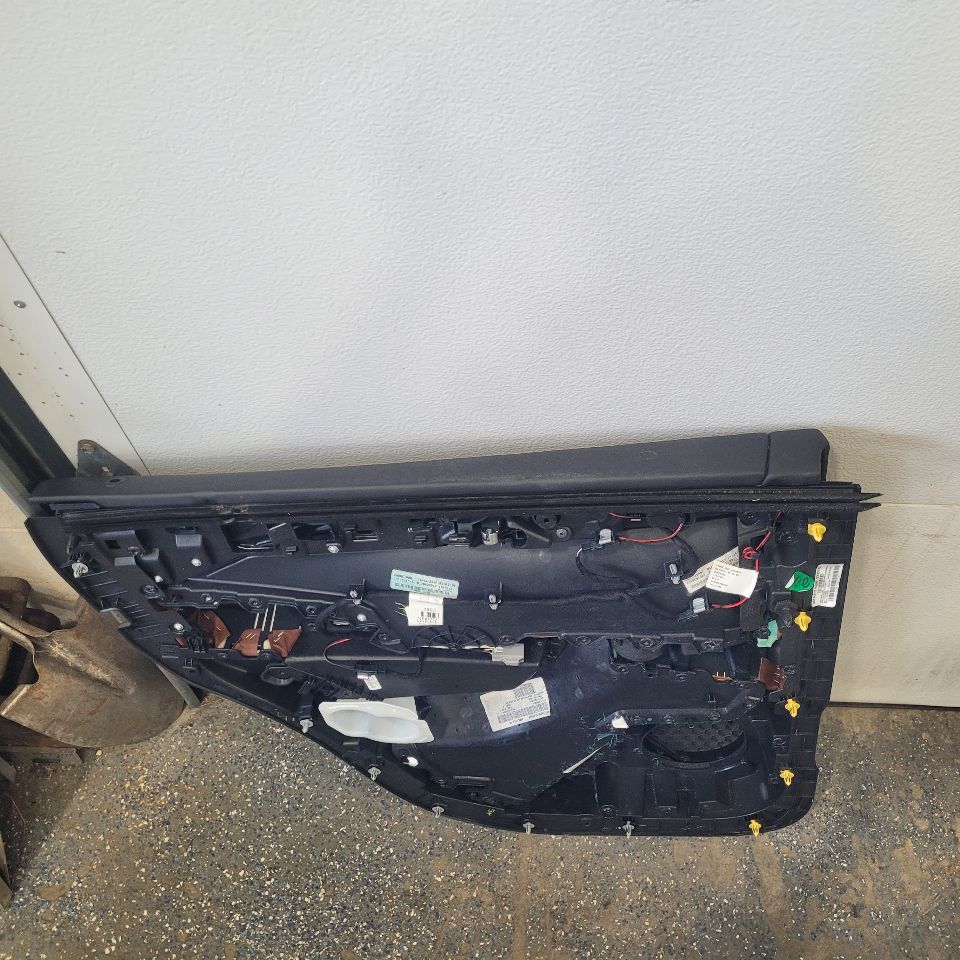 2017 ESCALADE RH PASSENGER REAR DOOR TRIM PANEL 27779 - image 8