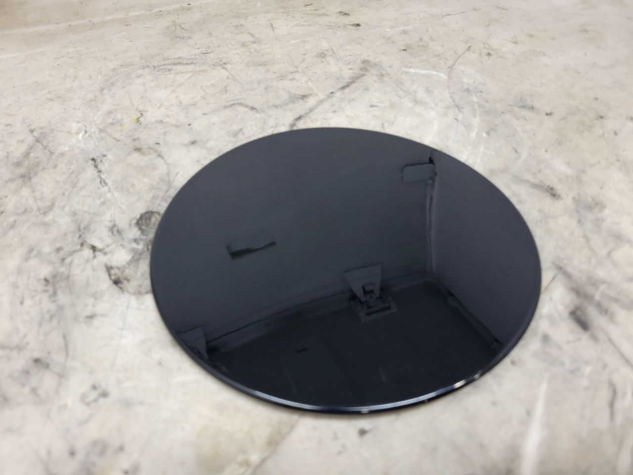 2017 ESCALADE GAS TANK FUEL FILLER DOOR BLACK 27810 - image 4