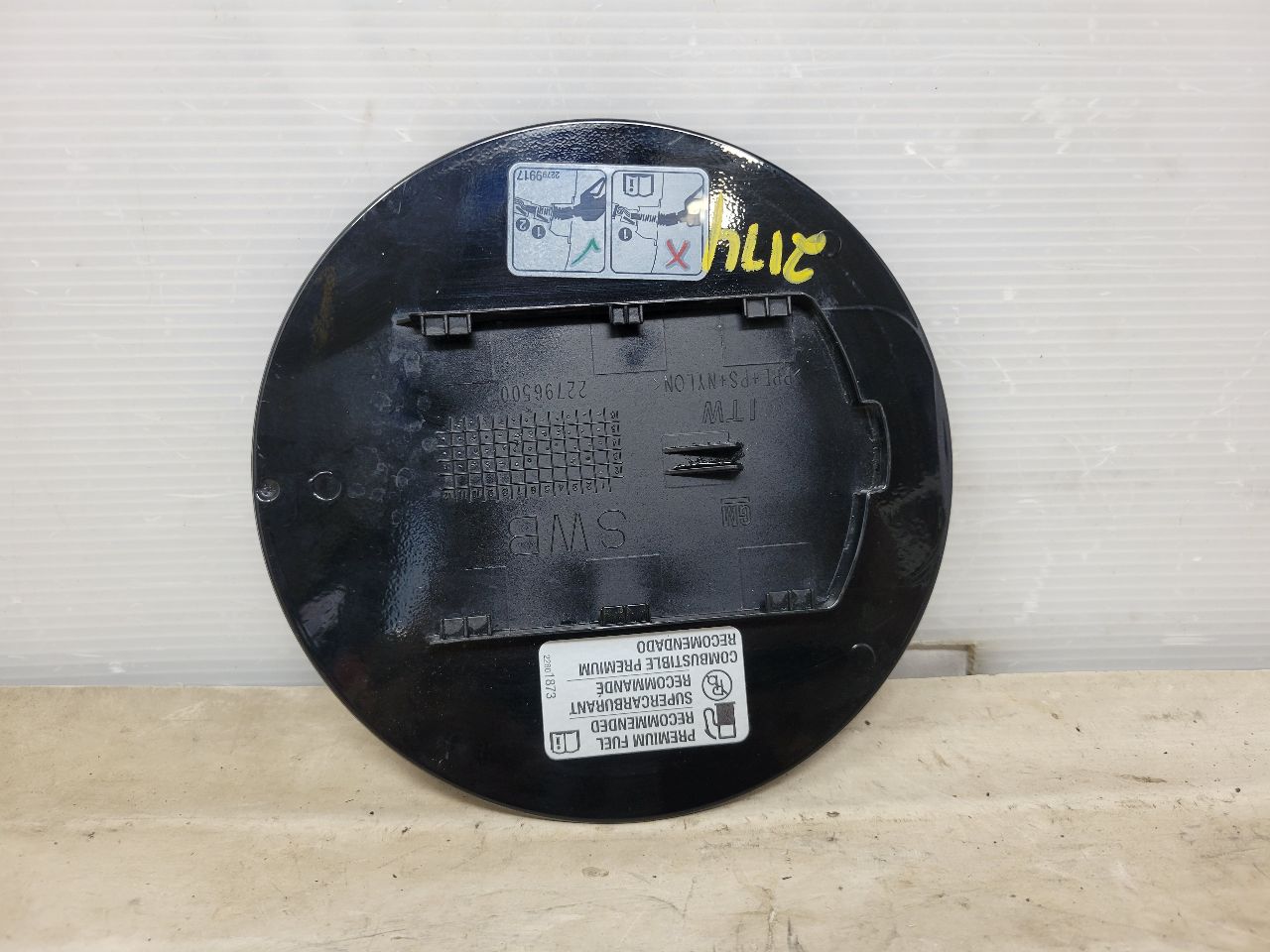 2017 ESCALADE GAS TANK FUEL FILLER DOOR BLACK 27810 - image 5