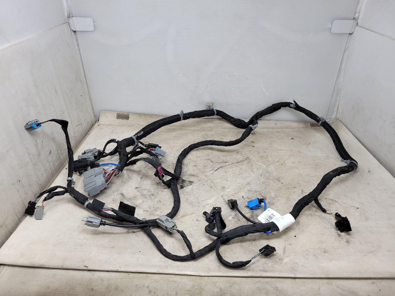 2017 ESCALADE CENTER CONSOLE WIRING HARNESS 27827 - image 1