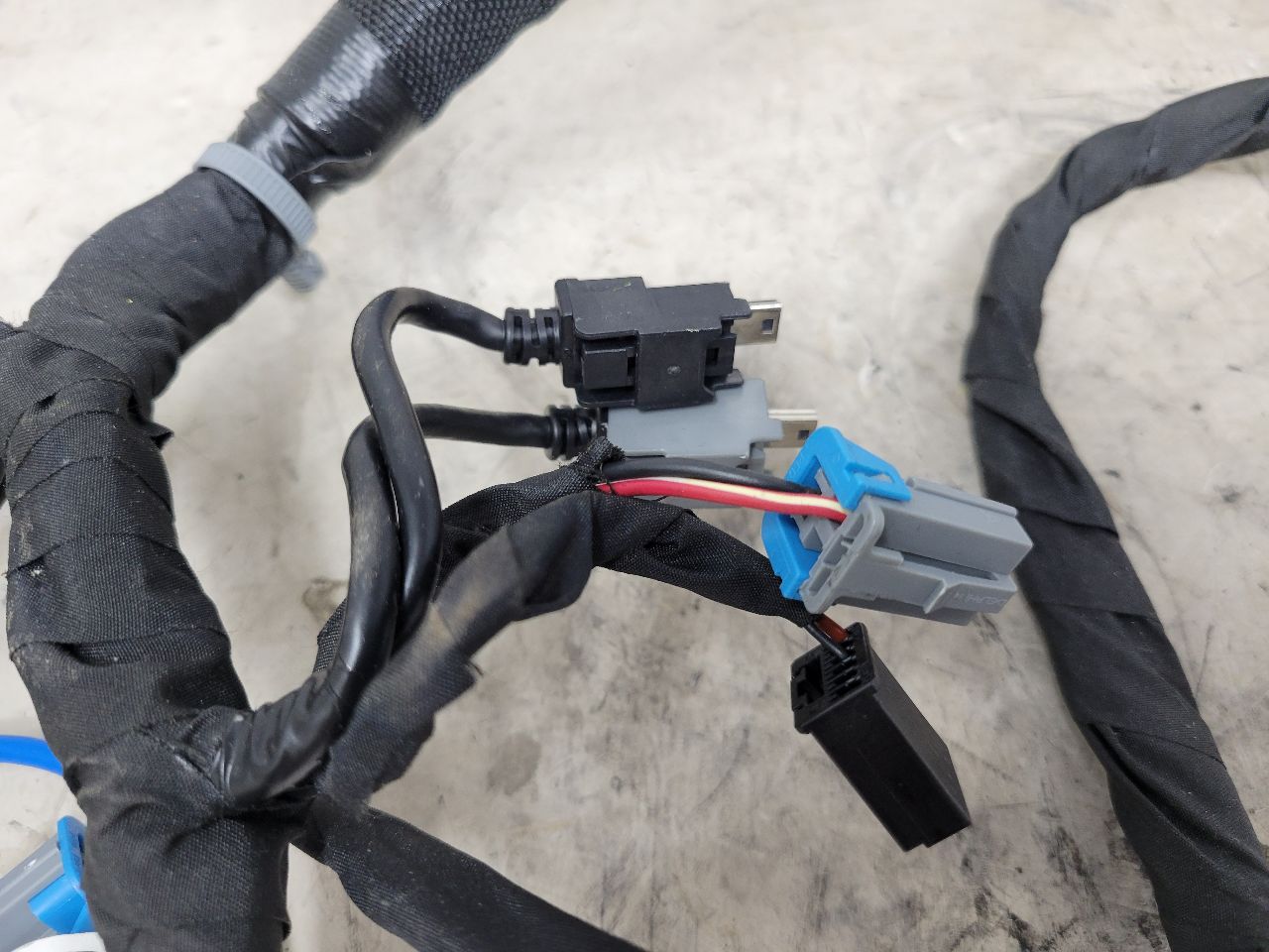 2017 ESCALADE CENTER CONSOLE WIRING HARNESS 27827 - image 7