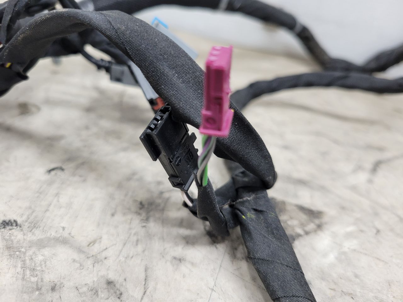 2017 ESCALADE CENTER CONSOLE WIRING HARNESS 27827 - image 8