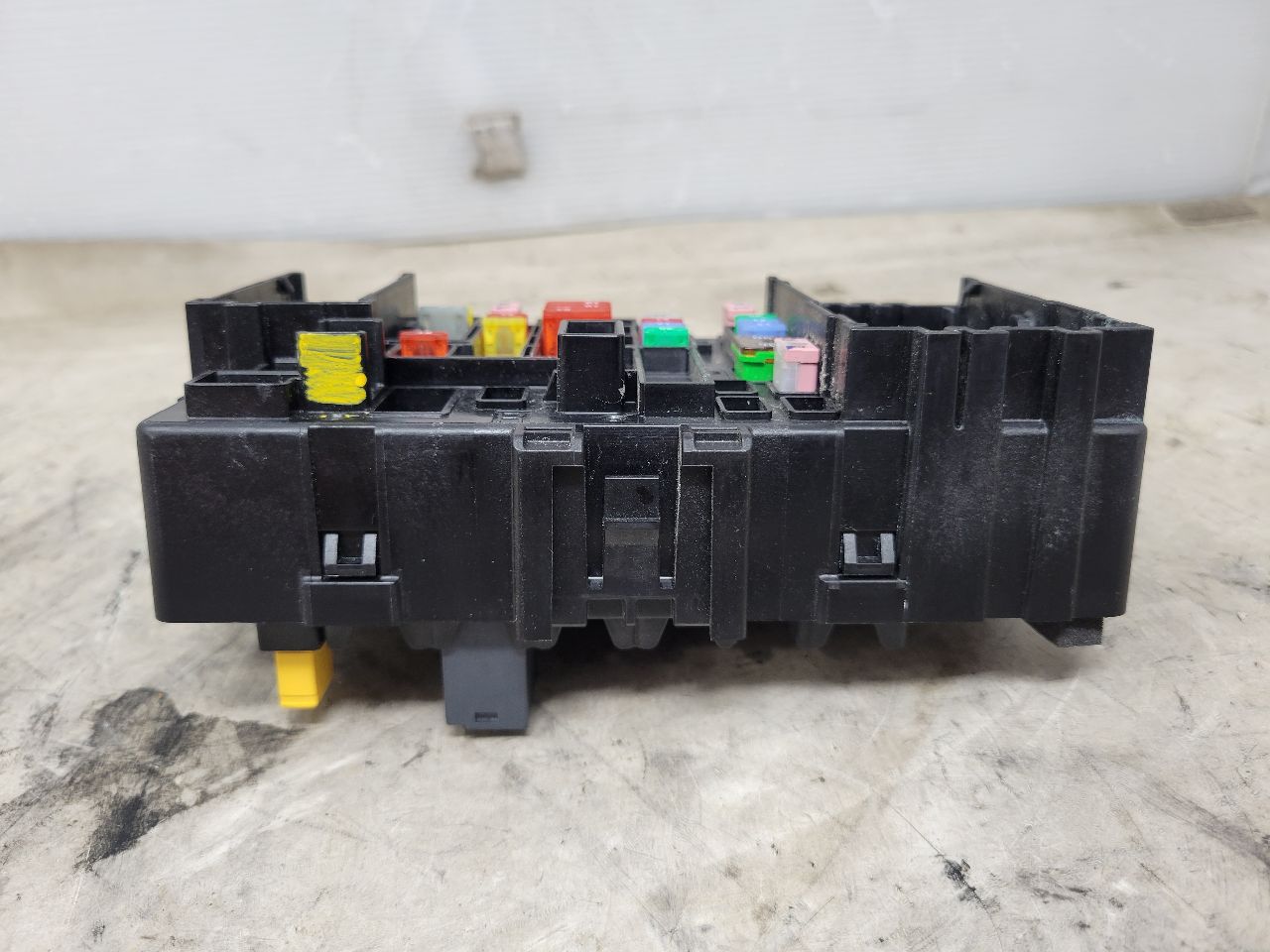 2017 ESCALADE DASH FUSE BOX WIRE JUNCTION 23418064 27829 - image 1