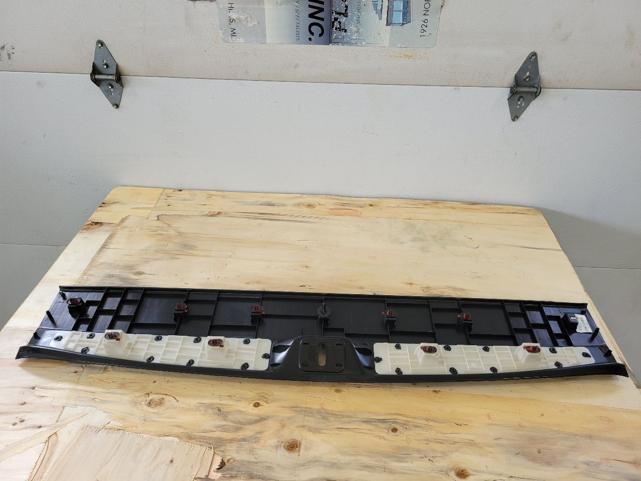 2017 ESCALADE REAR CARGO THRESHOLD SILL SCUFF PLAT 27837 - image 11