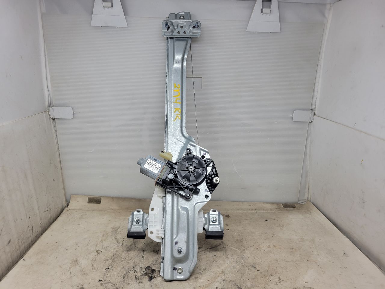 2017 ESCALADE RH PASSENGER REAR WINDOW MOTOR 27841 - image 1