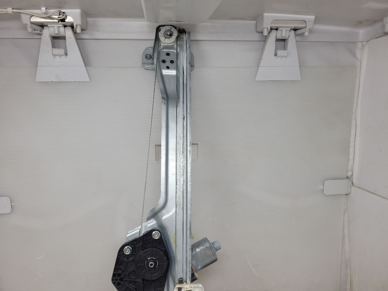 2017 ESCALADE RH PASSENGER REAR WINDOW MOTOR 27841 - image 5