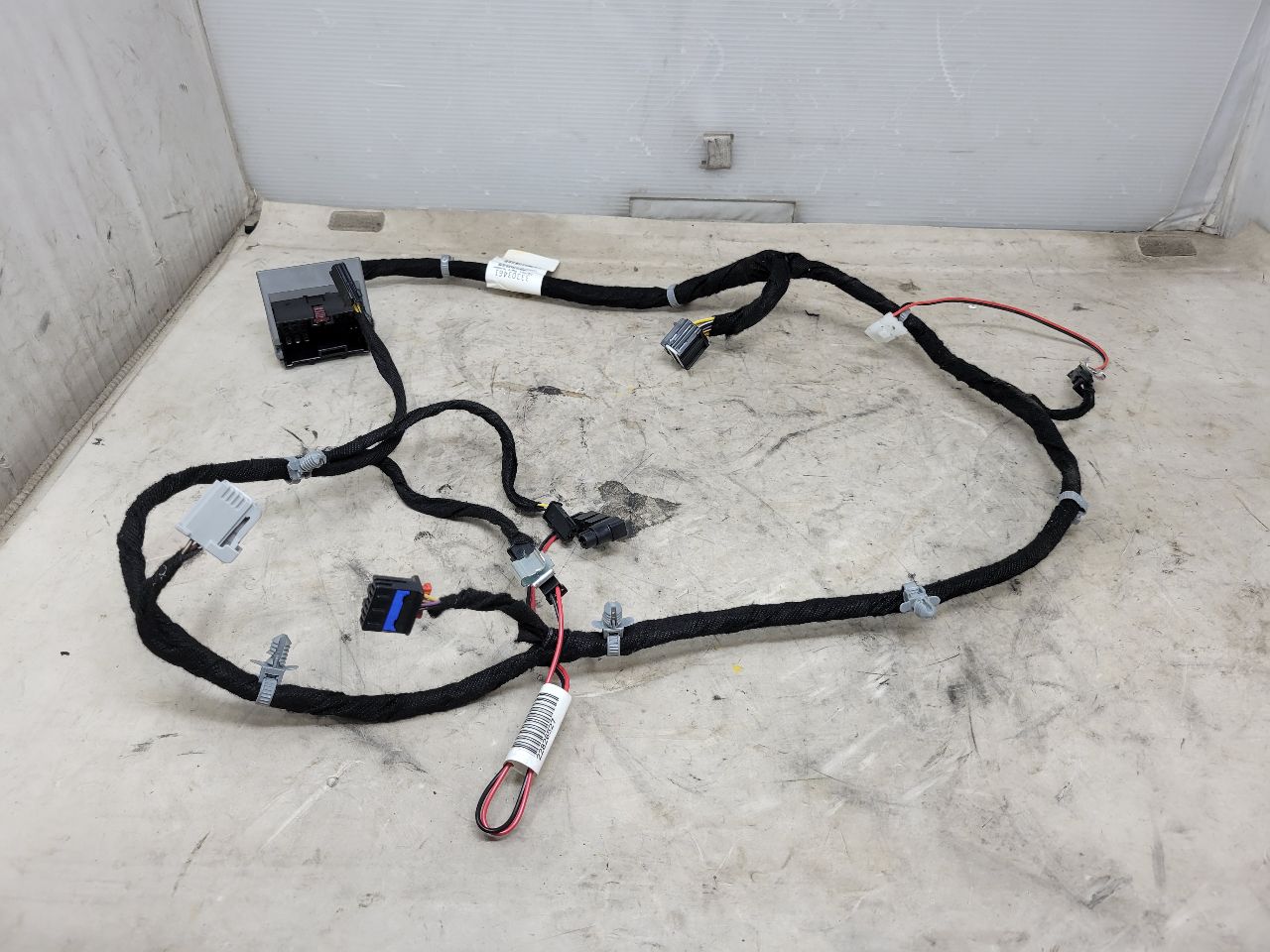 2017 ESCALADE FRONT RH DOOR PANEL WIRE 84030288 27849 - image 1