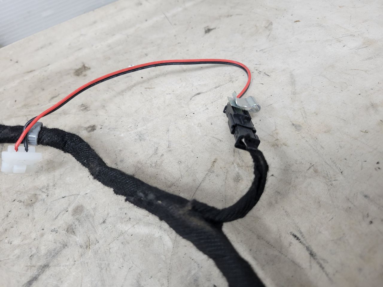 2017 ESCALADE FRONT RH DOOR PANEL WIRE 84030288 27849 - image 4