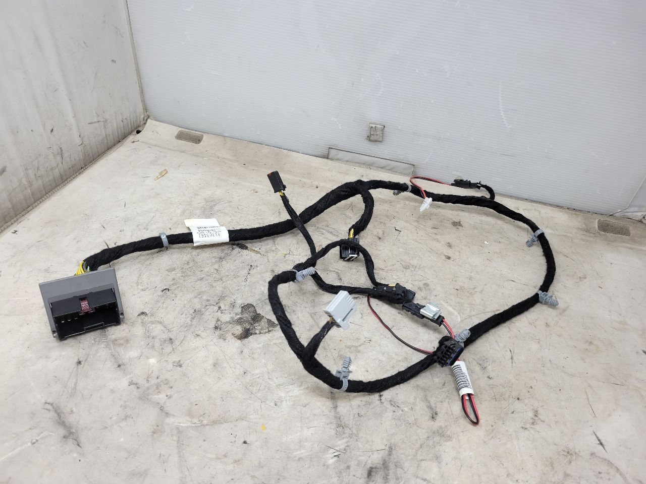 2017 ESCALADE FRONT RH DOOR PANEL WIRE 84030288 27849 - image 9