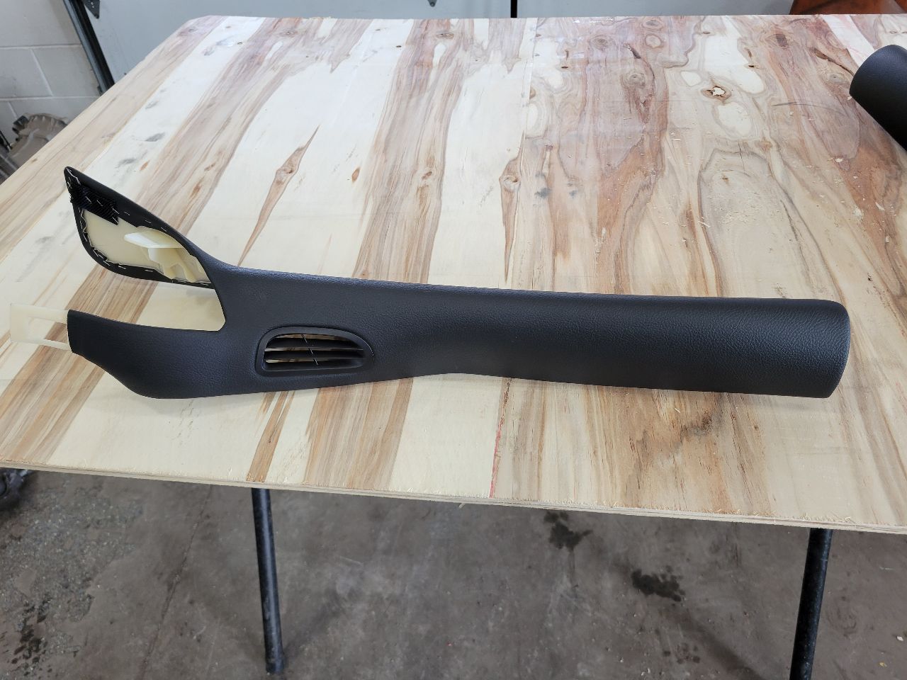 2011 CORVETTE INTERIOR A PILLAR TRIM BLACK PAIR 27869 - image 2